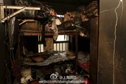 上海居民楼大火追踪:起火房屋90平米群租10人