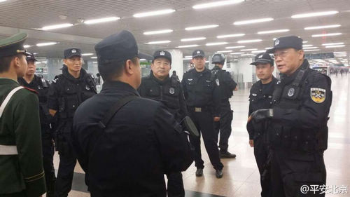 公安部副部长傅政华在北京站武装巡逻(组图)