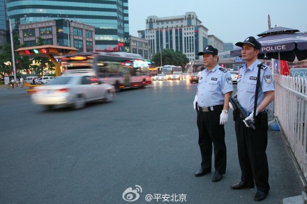 北京多个城区警方加强早市等重点地区的巡逻(