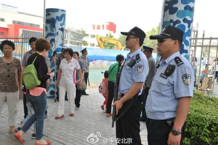 北京多个城区警方加强早市等重点地区的巡逻(