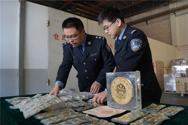 上海海关查获最大金银币走私案