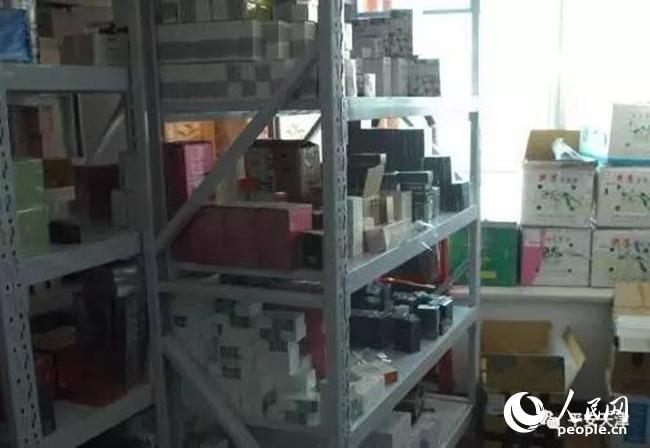 天津警方破获特大网络销售奢侈品牌香水案