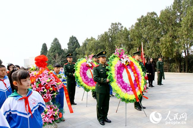 辽宁海警第三支队联合葫芦岛小学共同开展公祭怀缅活动