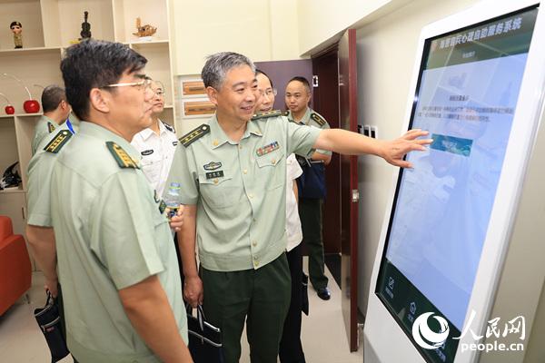 会议代表体验海南海警训练基地心理咨询室官兵自助心理服务系统