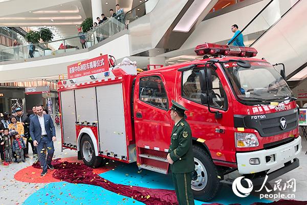 大兴消防车进商场——“小小消防员”的消防安全乐体验