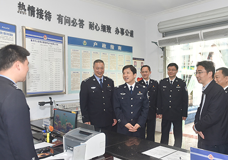 重庆市副市长、公安局长邓恢林