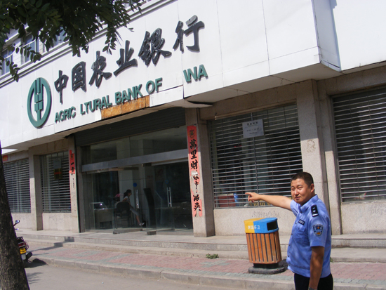 文小军在潜逃途中事先办的假身份证将将130余