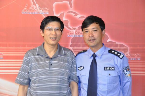 组图:云南宣威市公安局长尹大宝做客人民网访