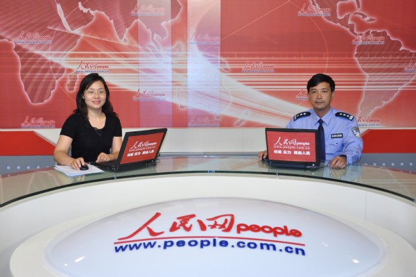 组图:云南宣威市公安局长尹大宝做客人民网访