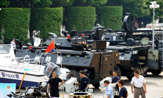 组图:广州亚运安保誓师大会装备展示在穗举行